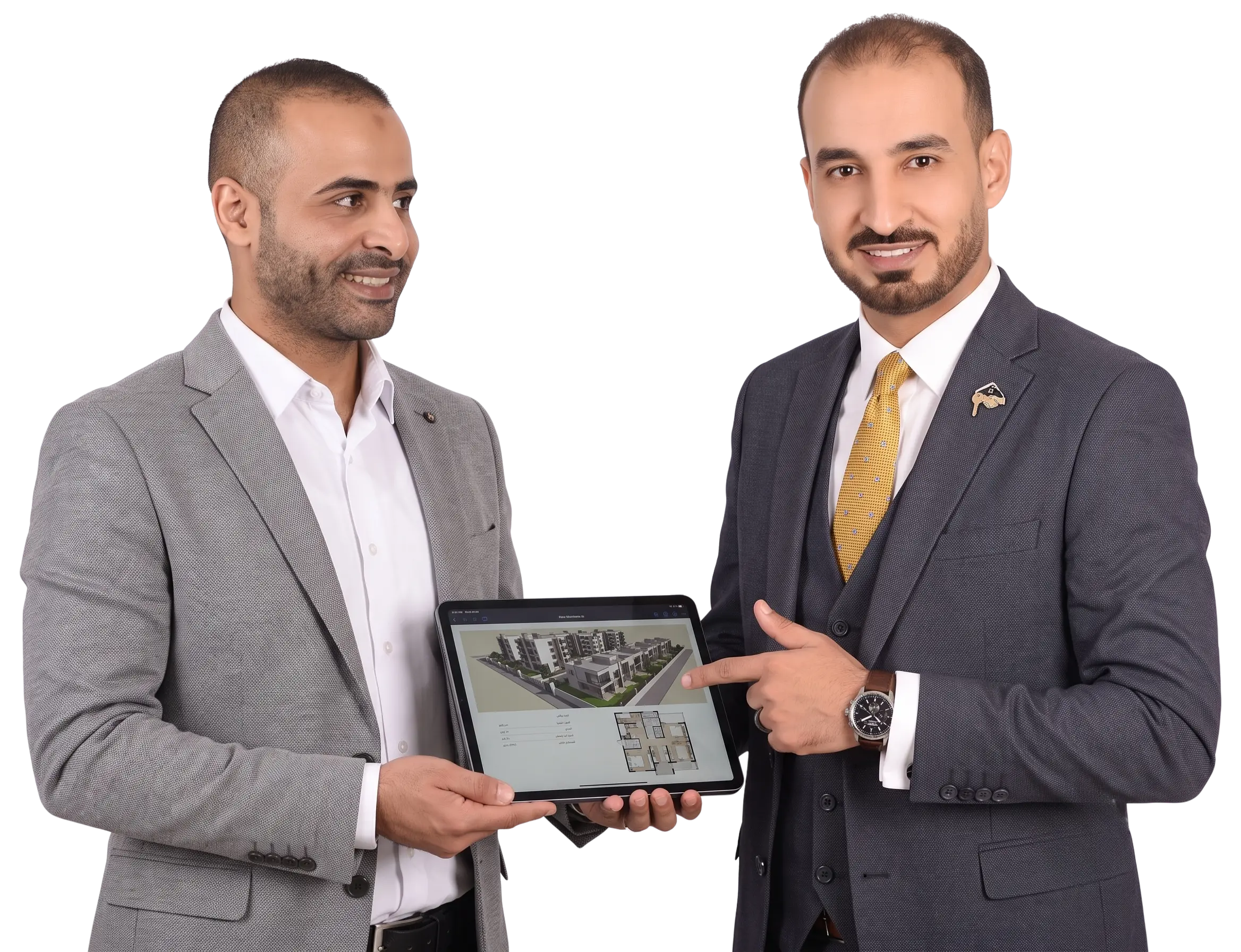 رجلان بلباس رسمي يتبادلان عرضاً على جهاز لوحي